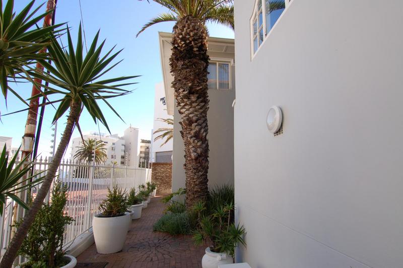 To Let 2 Bedroom Property for Rent in Bantry Bay Western Cape